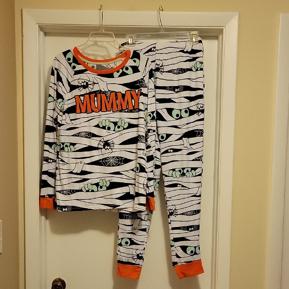NWOT: Halloween MUMMY Glow In The Dark Pajamas